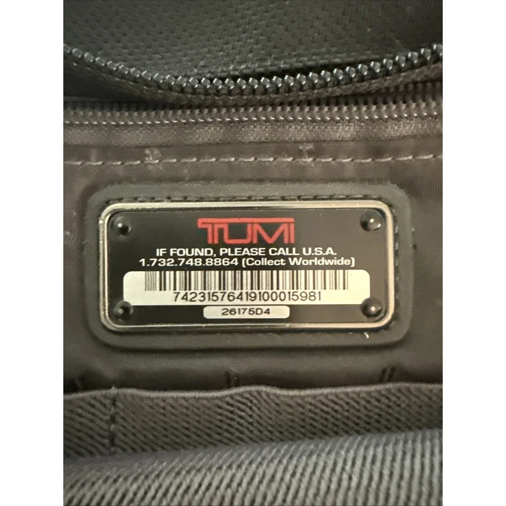 Tumi Shoulder Bag 26175D4 Black Cut Out Flap Messenger Alpha Bag Expandable